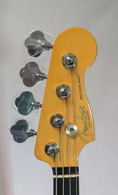 Fender - American Professional II Precision Bass, Rosewood Fingerboard - Olympic White 3